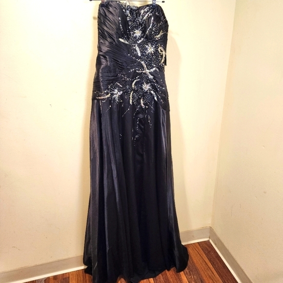 TONY BOWLS Black Long Evening Prom Slit Front Dress size 10 - Picture 1 of 12